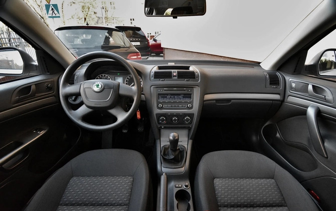 Skoda Octavia cena 25900 przebieg: 192000, rok produkcji 2011 z Mrągowo małe 137